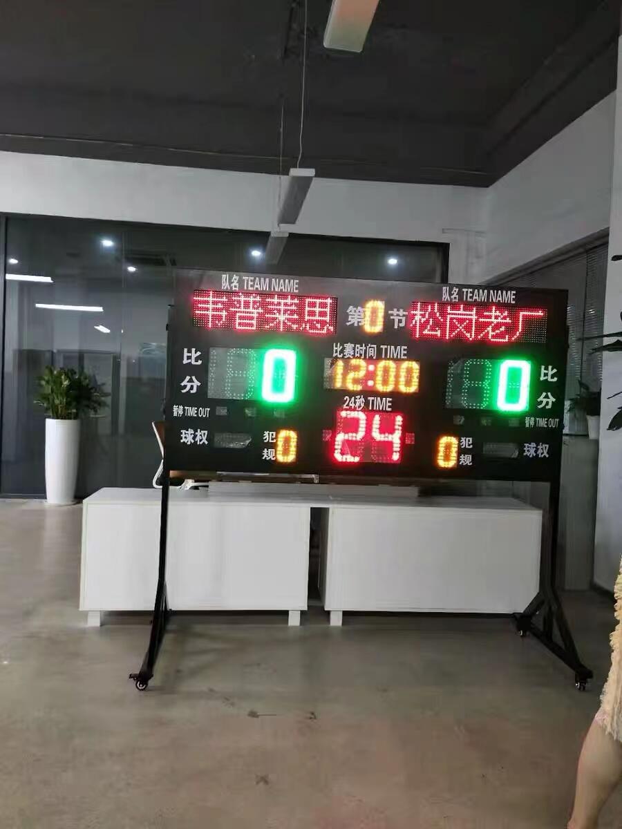 山東魯杯記分牌160*75一體機殼無線屏體配置移動式推拉架，移動方便，并加強穩(wěn)固
